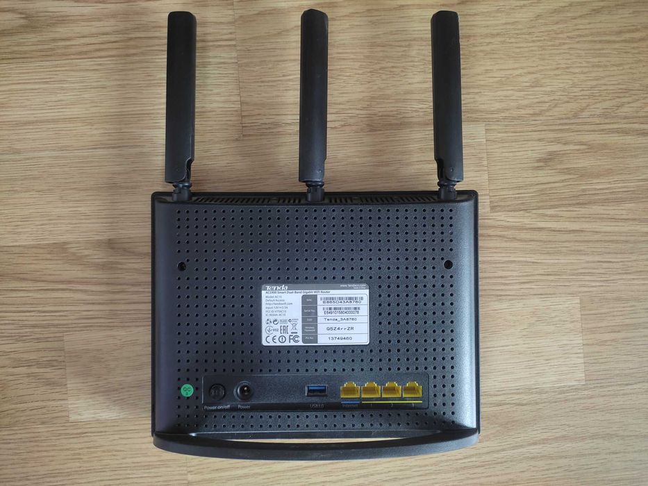 Безжичен рутер Tenda AC15, AC 1900Mbps Dual-Band, Gigabit, 3 антени