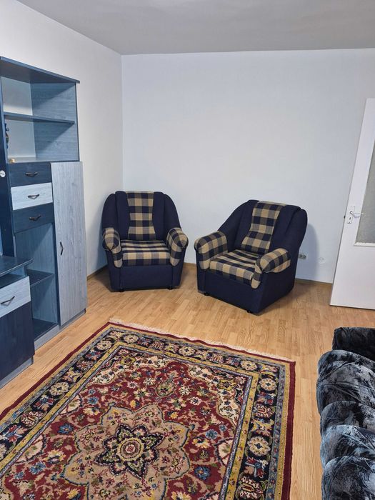 inchiriez apartament 2 camere zona Tatarasi-Metalurgie -350 EURO neg.