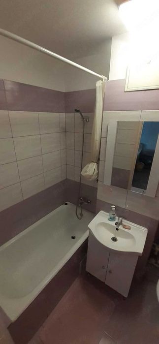 Proprietar garsoniera decomandata de inchiriat 35 mp zugravita mobilata utilata bloc mixt 1982