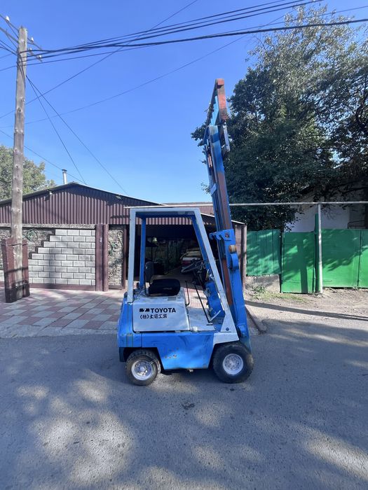 Вилочный погрузчик кара