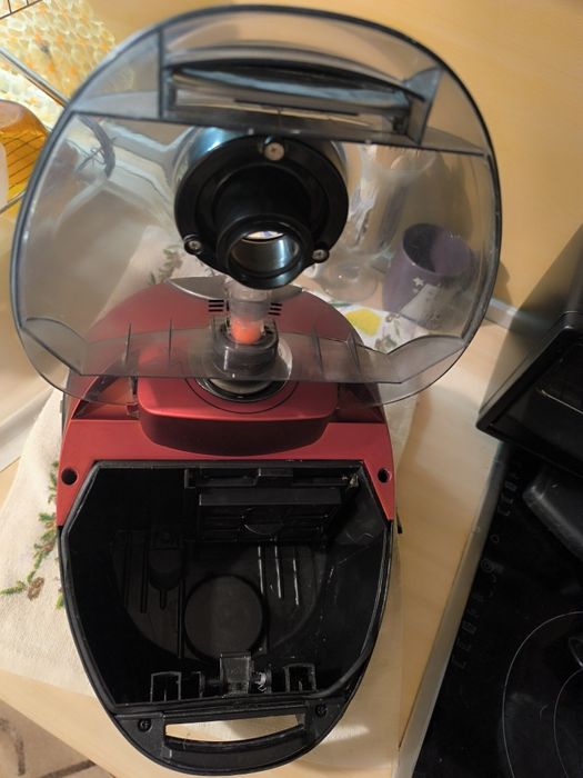 Продавам  прахосмукачка Елит българска Нова перфектно работи