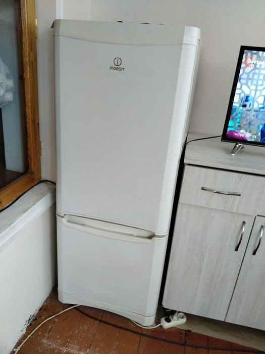 Xaladelnik Indesit invertor 2kamerali pasi marazilnik