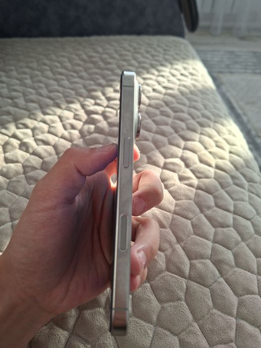 iPhone 16 pro в идеальном состоянии