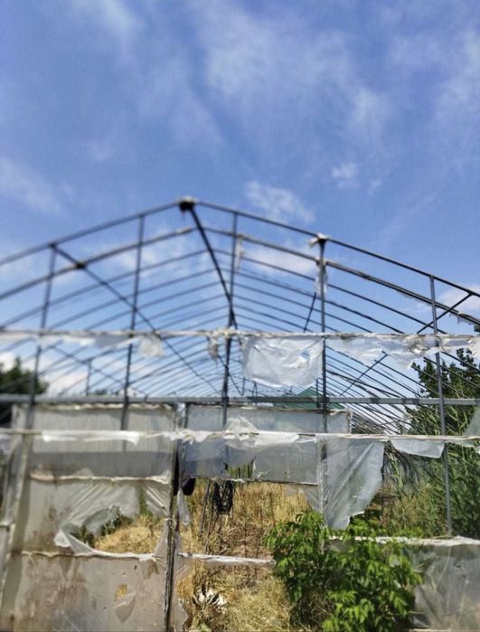 Теплица б/у двух горбовая на 3 соток