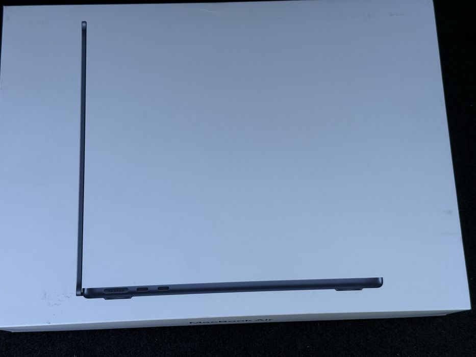 Apple MacBook Air 13” M5 / 16GB / 512GB / Midnight / 2026 ЧИСТО НОВ