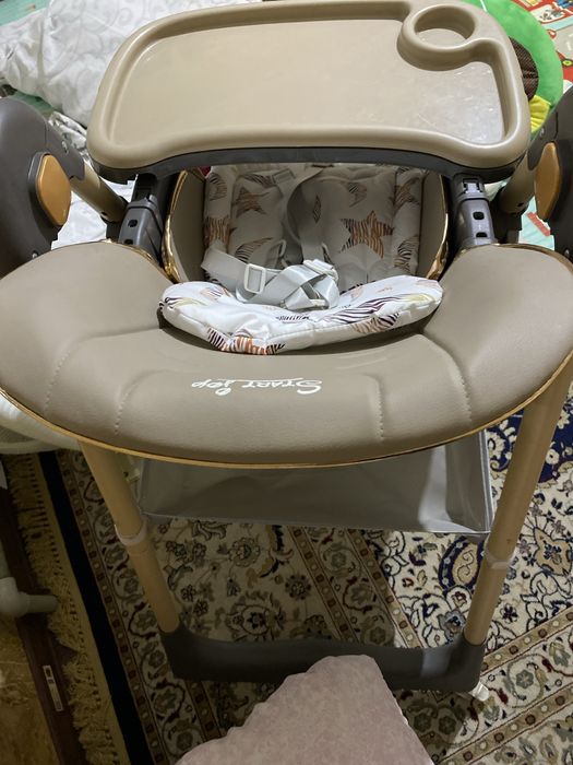 Стол для кормление