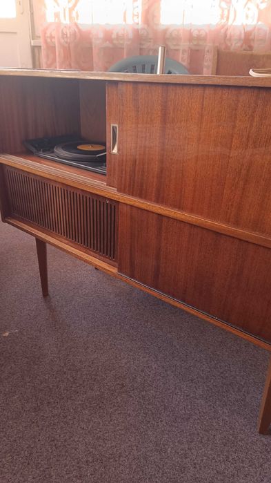 Ретро радио шкаф