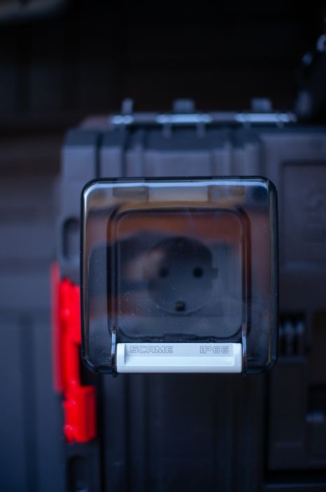 Продавам соларна станция + 6 броя гъвкави соларни панели