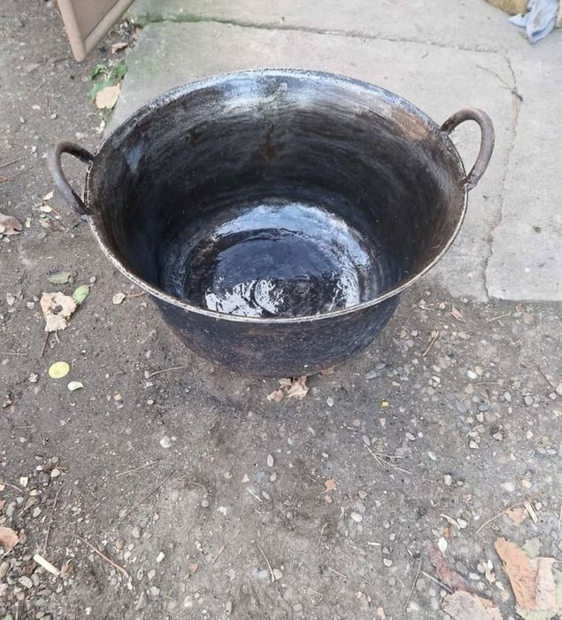 Vând căldare,ceaun ,tuci ,fonta gătit