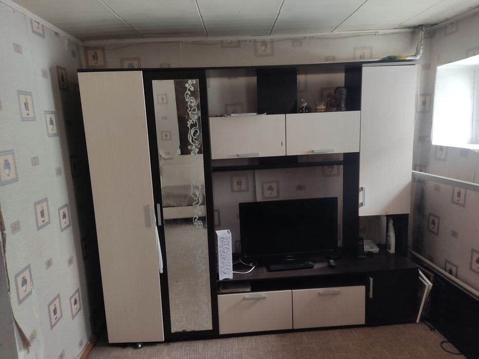 Продам большой шкаф для гостиной