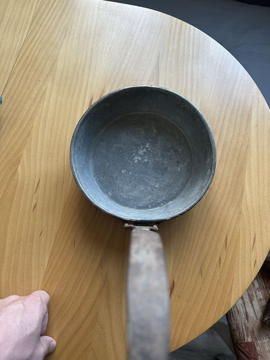 Много запазен стар,меден тиган!