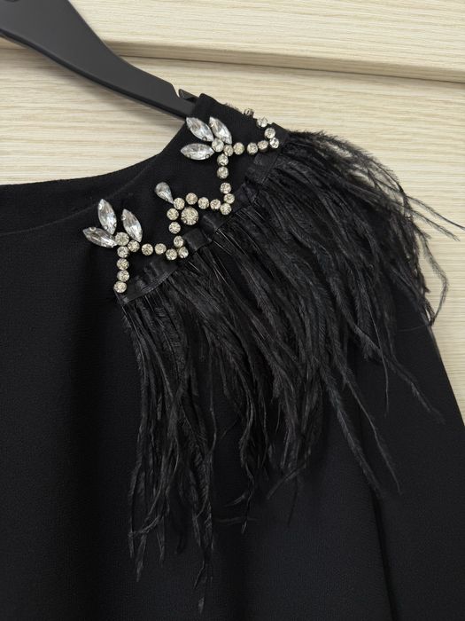 Чёрное платье с короткими рукавами