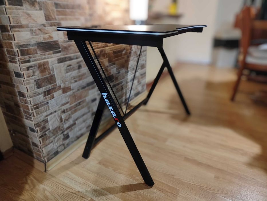 Ново гейминг бюро Huzaro Hero 1.4 – Черно, Стомана/Carbon Fiber