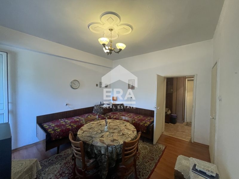 Продава се Тристаен апартамент в Кърджали, Център - 105 кв.м за 1096 €/кв.м - Снимка #2