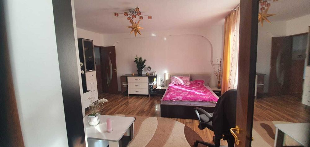 Apartament la curte spre închiriere