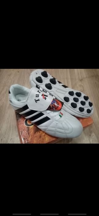 Бутсы футбольные