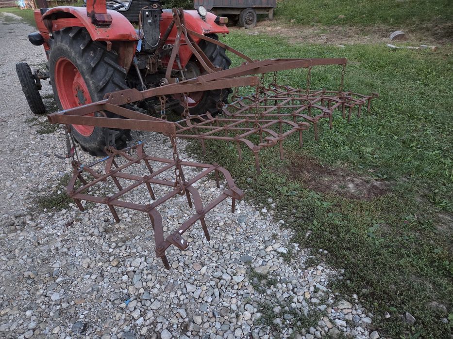 Grapa purtata în tiranti rabatabila