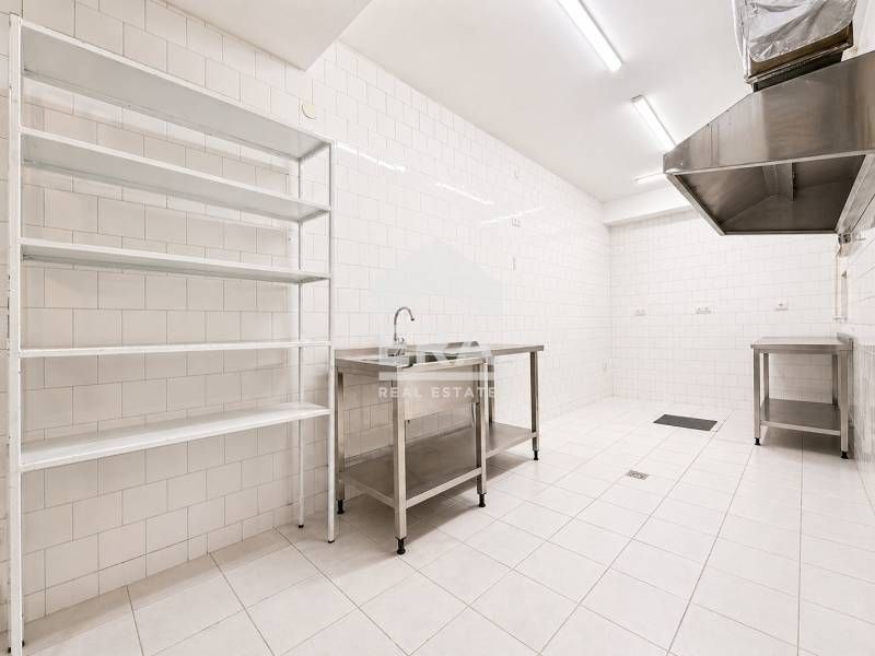 Дава се под наем Заведение в София, Център - 220 кв.м за 3989.73 € - Снимка #9