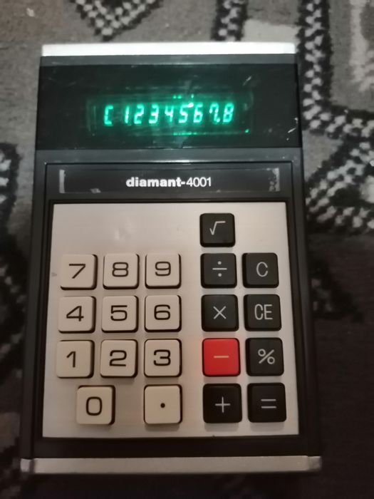 Продавам калкулатор