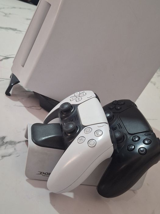 Продается Sony Playstation почти новый ,