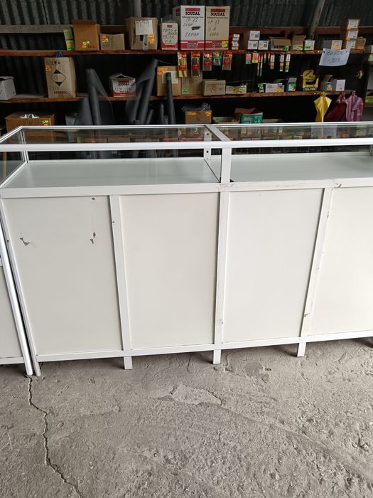 Стъклени щандови витрини 150 лв 2 бр.