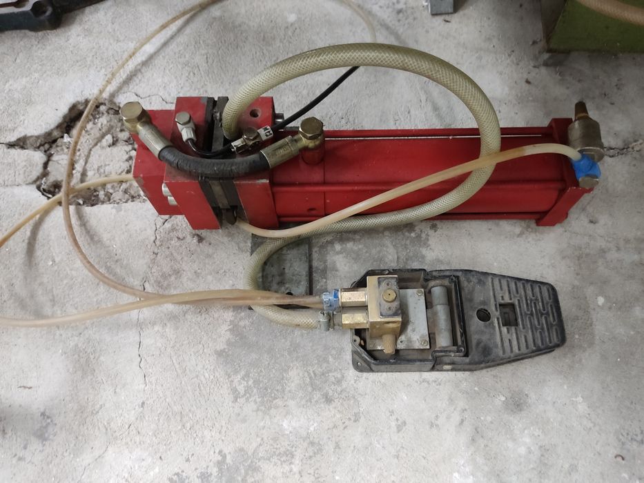 Щанци за пвц обков и щанца за алуминиеви профили к-т с масата