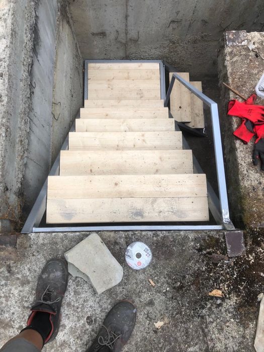 Scara de beci, Scara cu trepte zincate/lemn,Scari zincate