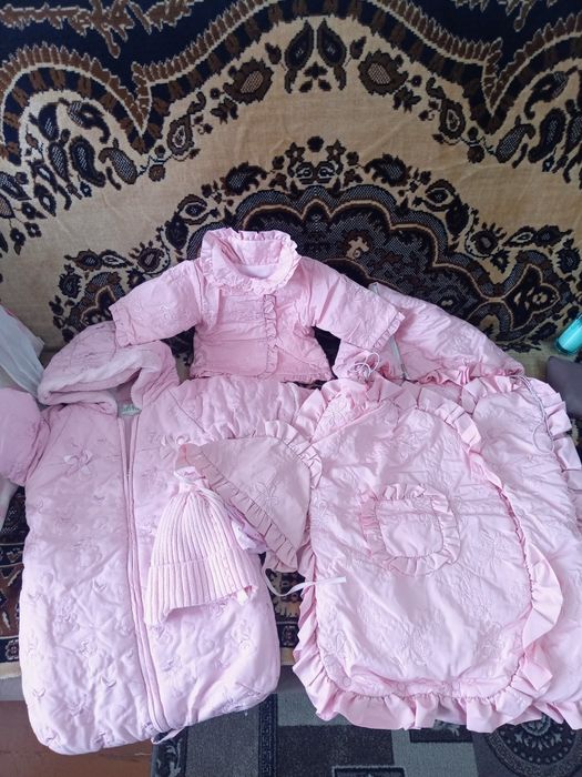 Продам  набор для новорождённой девочки