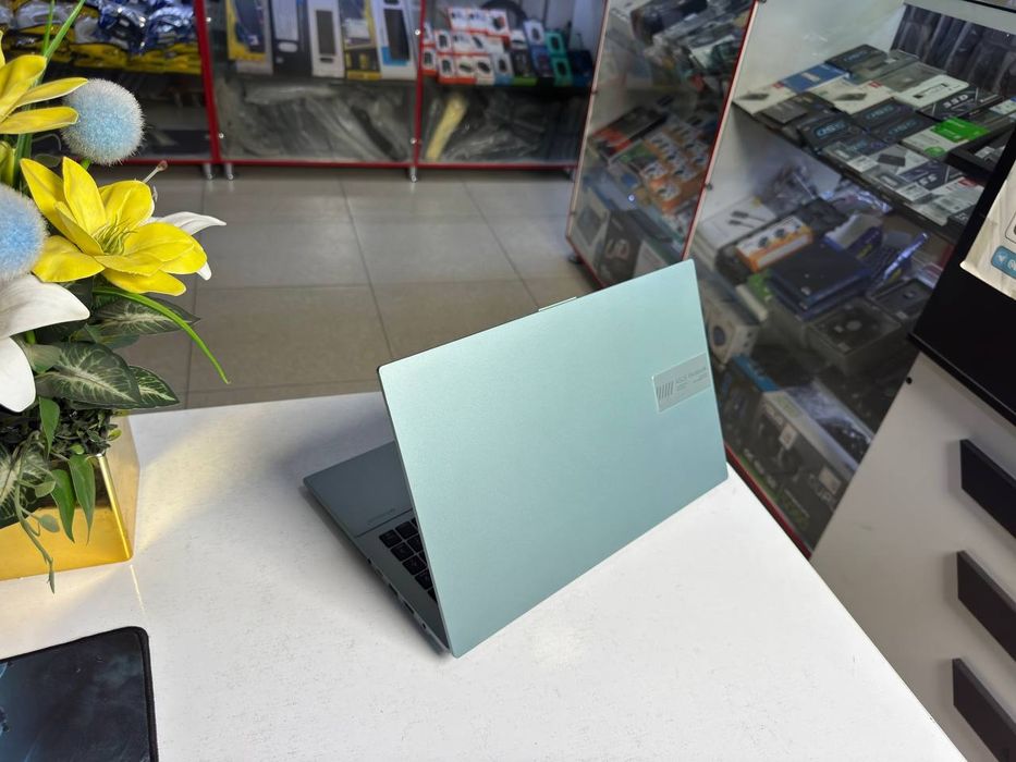 Asus core i3-N305 DDR5 8/256 SSD ideal holatda