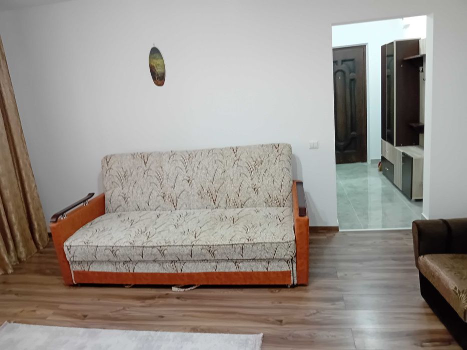 Inchiriez apartament 2 camere, 350 E