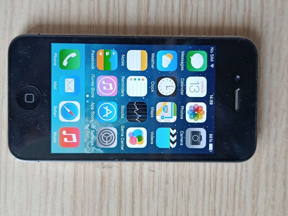 Apple iPhone 4 със зарядно