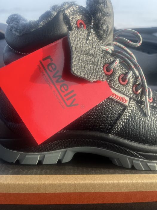 Продам спец обувь 37 размер