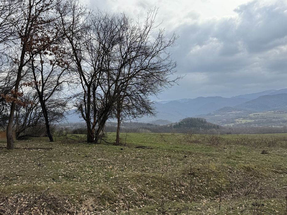 Земеделска земя с панорамна гледка