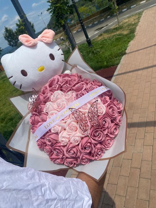 buchet din trandafiri de sapun cu plus