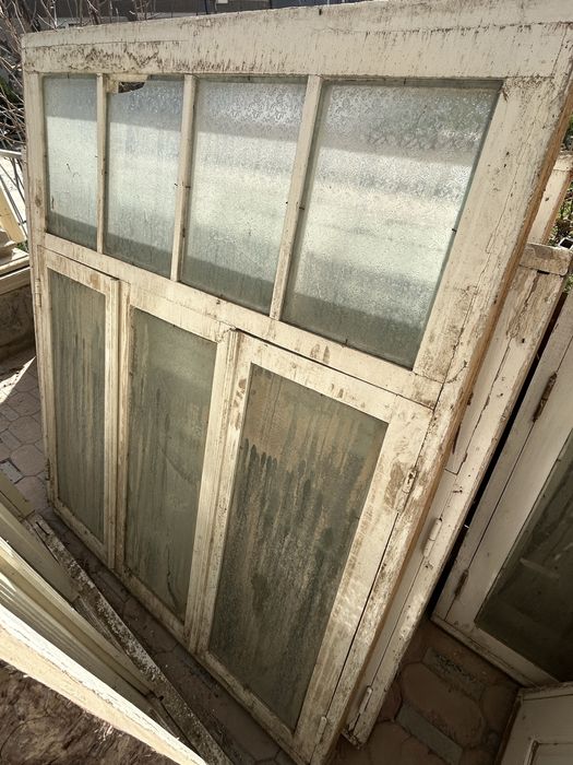 Eshik-derazalar kelishilgan holda!