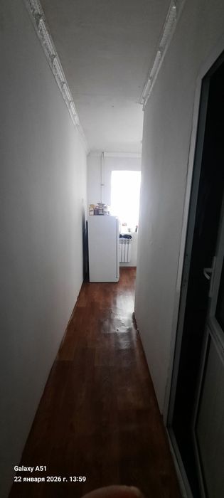 Продается 2х ком квартира в Чирчике 4 мкн 1 этаж не долеко от дороги