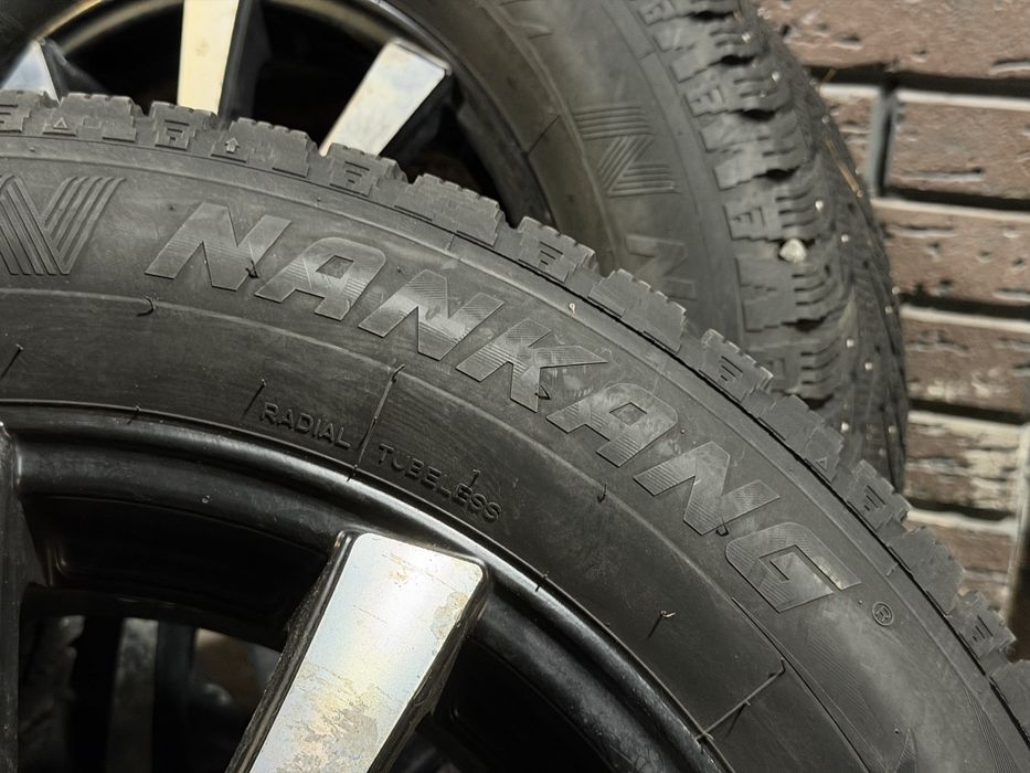 Продам зимние шины с дисками 225/60 R17