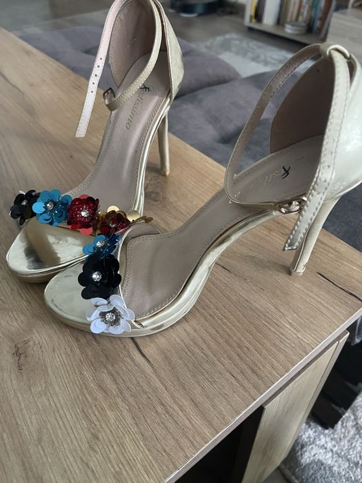 Дамски токчета 38 номер.             .