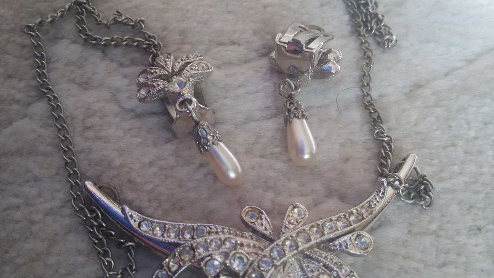 Колие с обеци на клипси