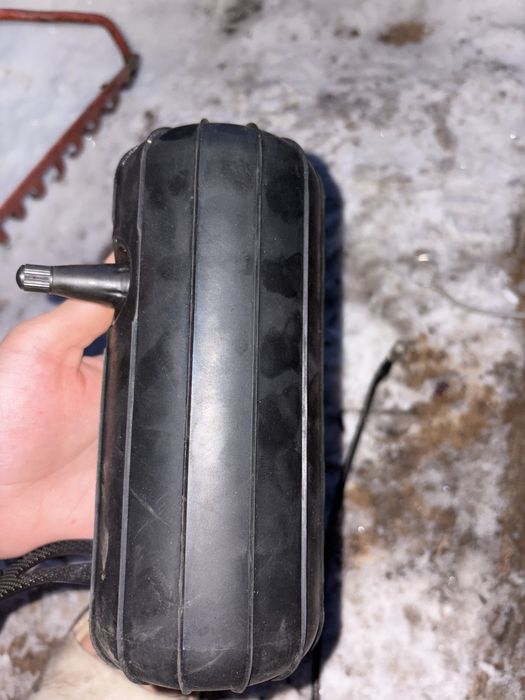 Пневмобаллон (пневмоподушка) в пружину подвески.