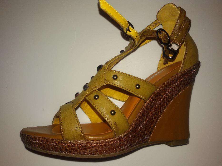 Босоножки кожаные