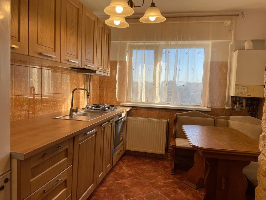 Apartament trei camere,de închiriat Centrul Civic