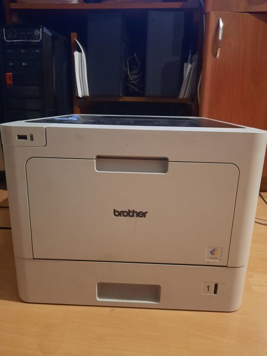 Imprimanta laser color Brother HL-L 8260 CDW și 5 tonere