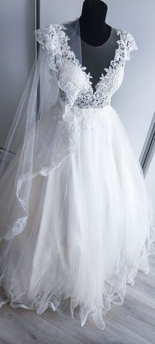 Rochie de mireasa 
O singura purtare,marime s-m
Curățare profesi