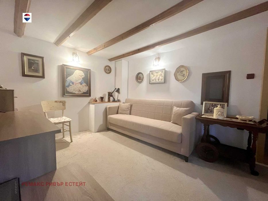 Къща на два етажа за продажба в с. Красен