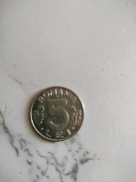 Vând moneda de 1 leu anul 1966 și de 5 lei anul 1993