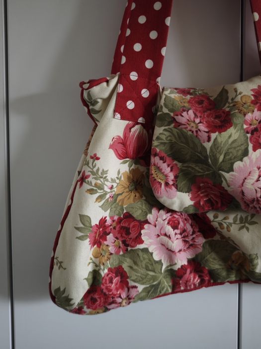 Ръчно шита дамска чанта