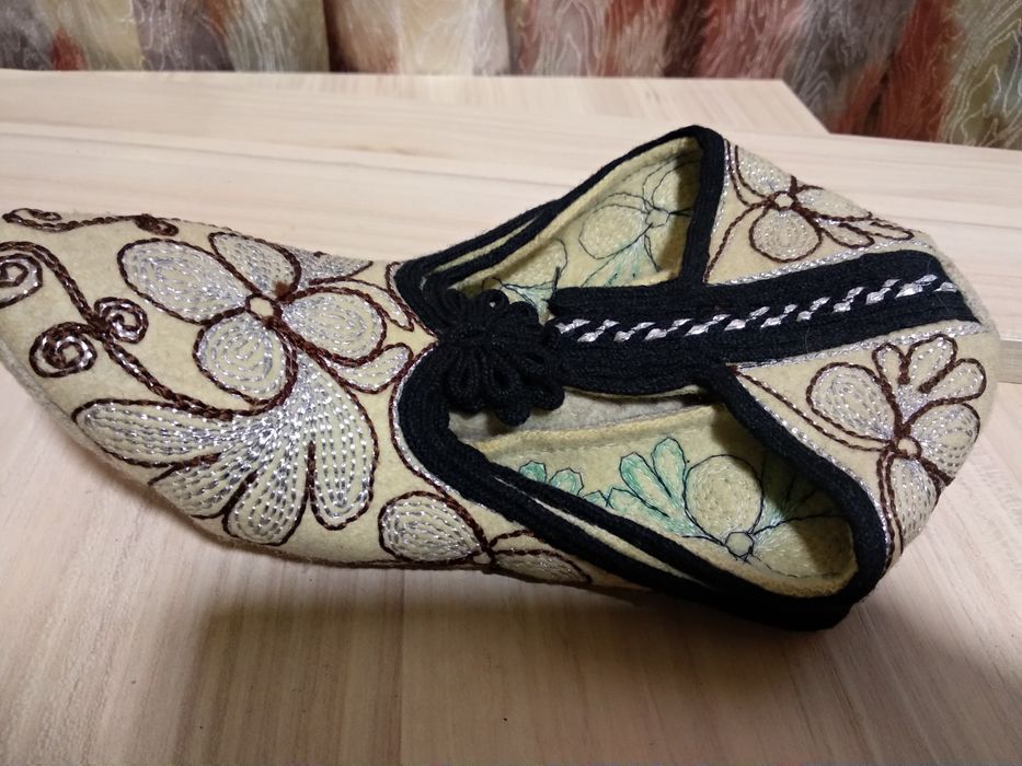 Нови ръчно изработени и бродирани родопски терлици