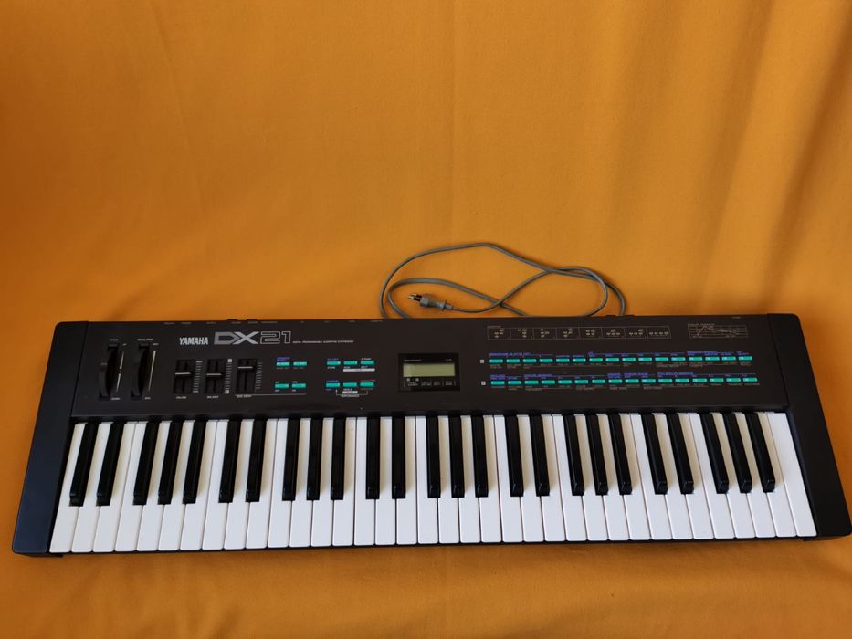 синтезатор Yamaha DX-21
