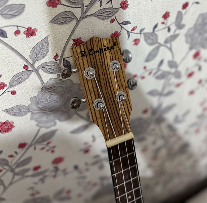 Продам укулеле